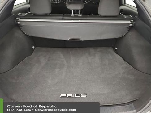 Used 2020 Toyota Prius LE image 21