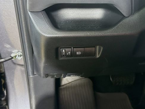 Certified 2021 Toyota RAV4 LE FWD image 10