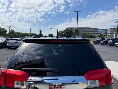 Used 2017 GMC Terrain SLE w/ Convenience Package FWD image 5