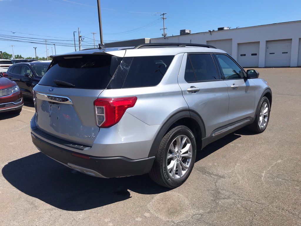 Used 2024 Ford Explorer XLT w/ Equipment Group 202A AWD/4WD image 5