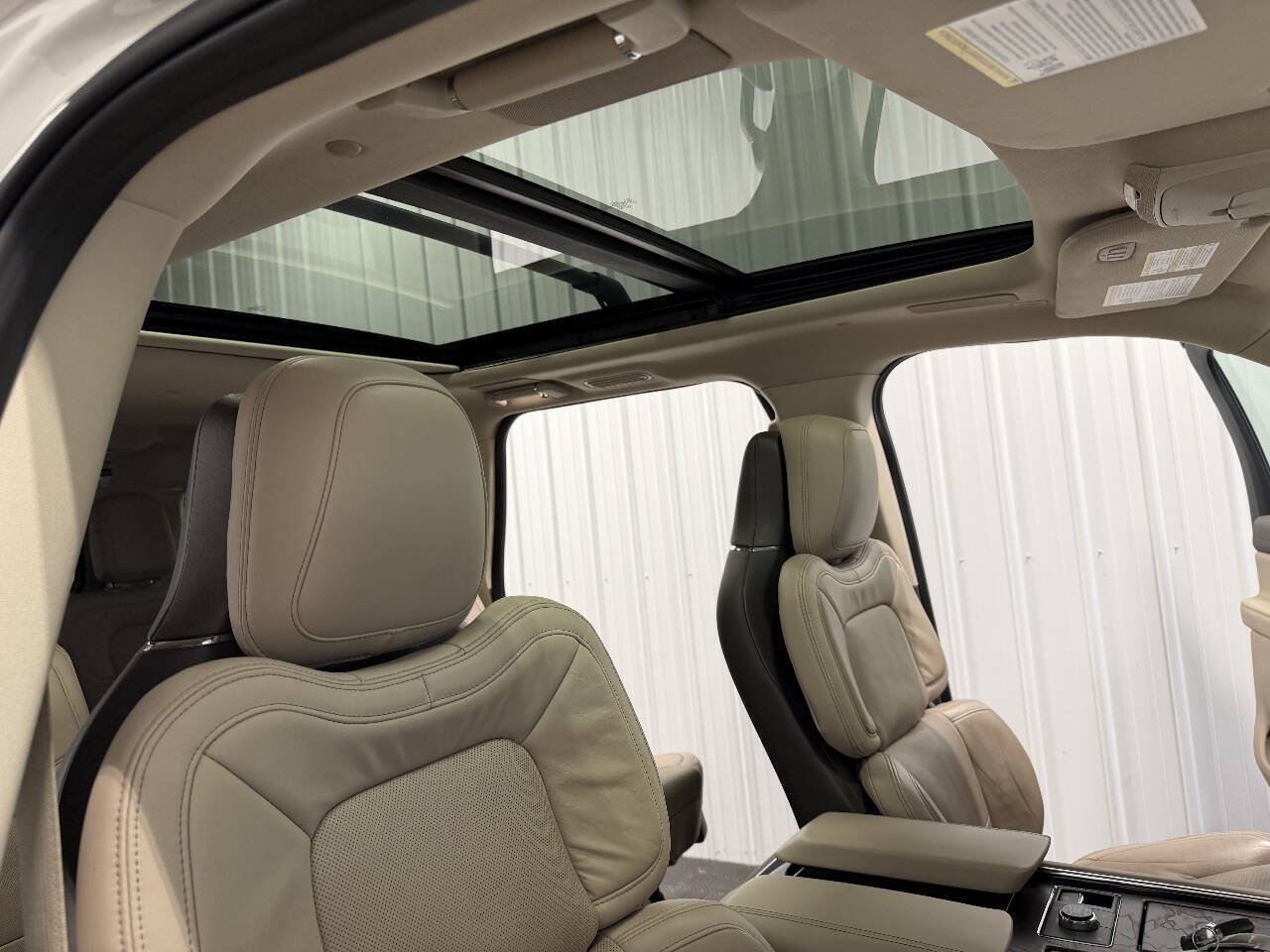 Used 2022 Lincoln Navigator L Reserve AWD/4WD image 21