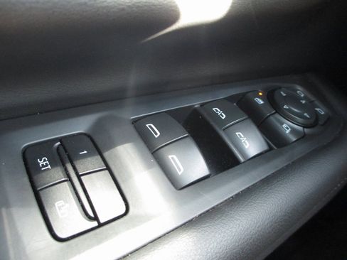 Used 2023 Chevrolet Tahoe Z71 w/ Luxury Package image 29