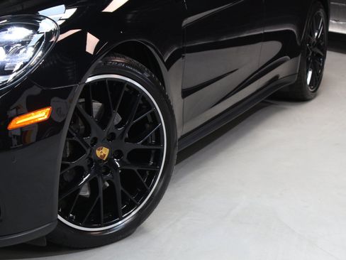 Used 2018 Porsche Panamera 4 AWD/4WD image 17