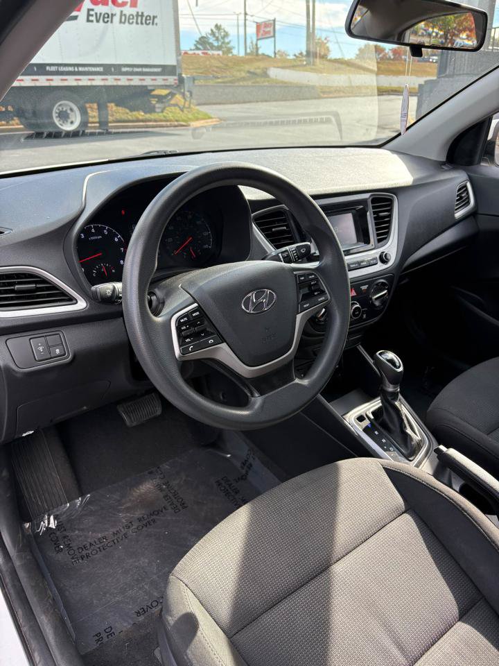 Used 2021 Hyundai Accent SE FWD image 11