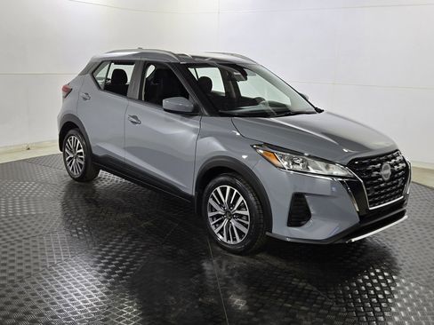 Used 2024 Nissan Kicks SV image 1