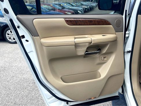 Used 2011 Nissan Armada Platinum image 17