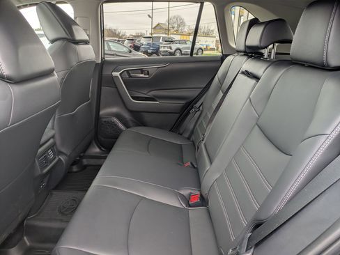 Used 2025 Toyota RAV4 XLE Premium image 27