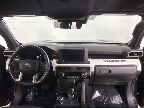 Used 2024 Toyota Tacoma TRD Off-Road image 4