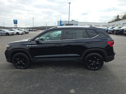 Used 2023 Volkswagen Taos SE image 5