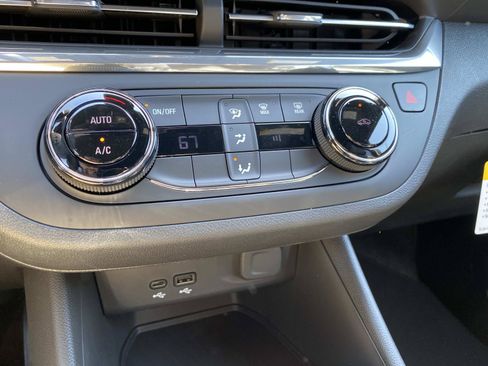New 2026 Buick Envista Preferred FWD image 10