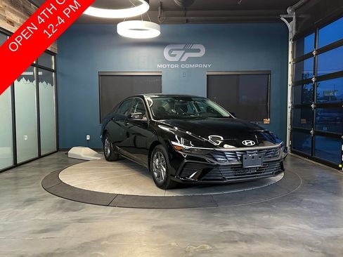 Used 2025 Hyundai Elantra Hybrid FWD image 1
