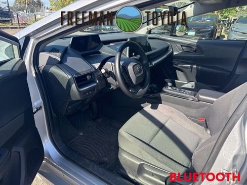 Used 2024 Toyota Prius LE FWD image 7