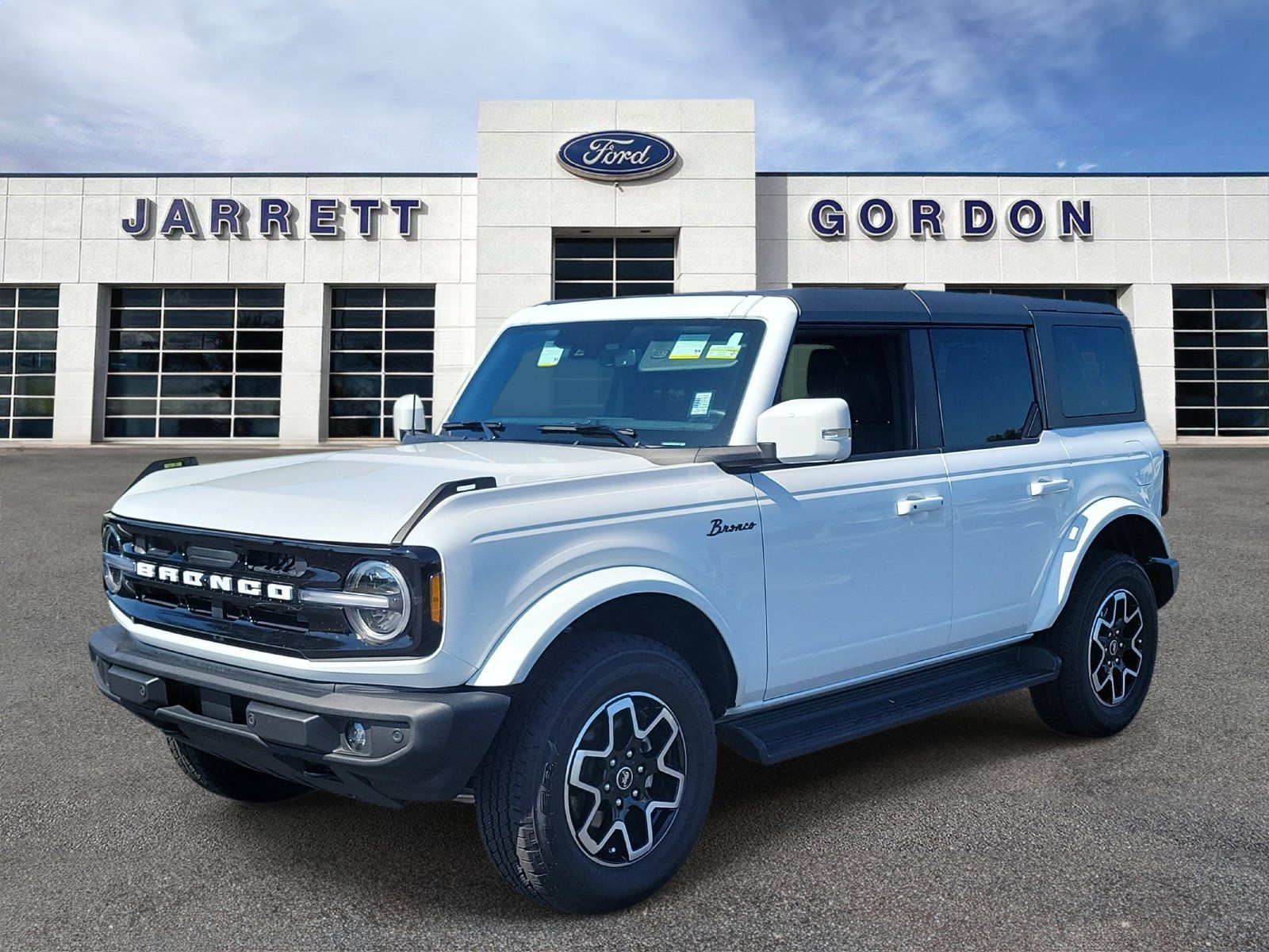 Certified 2025 Ford Bronco Outer Banks AWD/4WD image 2