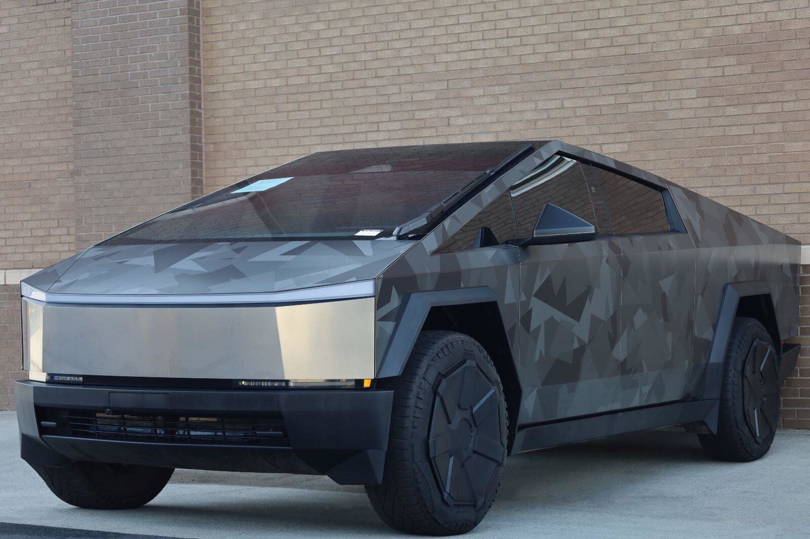 Used 2024 Tesla Cybertruck AWD Crew Cab image 7
