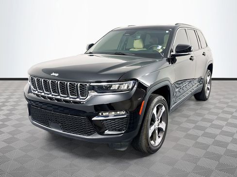 Used 2024 Jeep Grand Cherokee Limited RWD image 3
