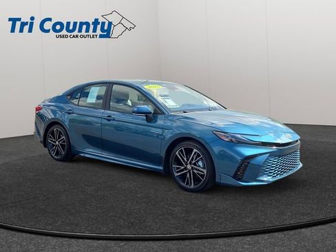 Used 2025 Toyota Camry XSE image 1