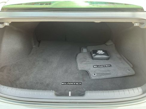 Used 2025 Hyundai Elantra Limited FWD image 17