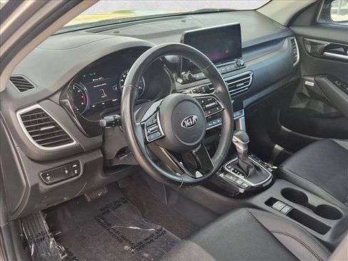 Used 2021 Kia Seltos SX w/ SX Sunroof Package AWD/4WD image 9