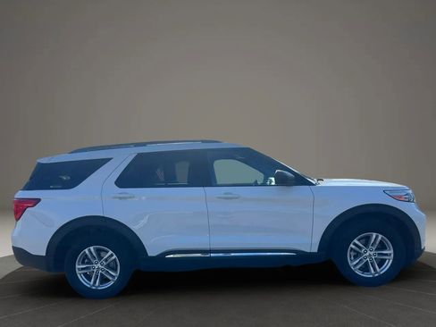 Used 2020 Ford Explorer XLT AWD/4WD image 4