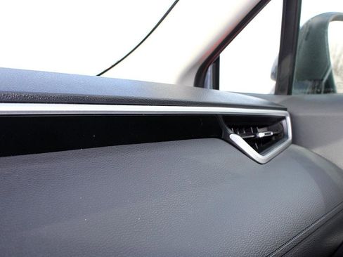 Used 2025 Toyota Corolla Cross XLE image 44