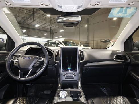Used 2024 Ford Edge Titanium image 28