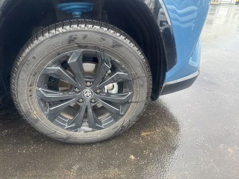 Used 2022 Toyota RAV4 SE w/ Convenience Package image 11