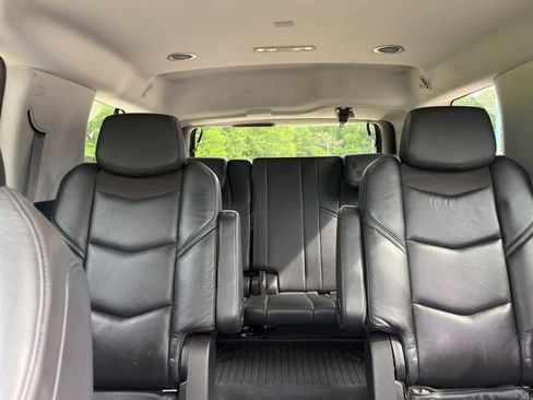 Used 2020 Cadillac Escalade Premium Luxury image 42