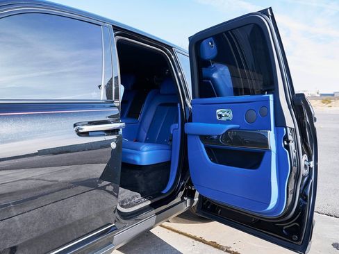 Used 2021 Rolls-Royce Cullinan Black Badge image 32