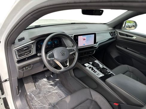 Used 2024 Volkswagen Atlas Cross Sport SE AWD/4WD image 2