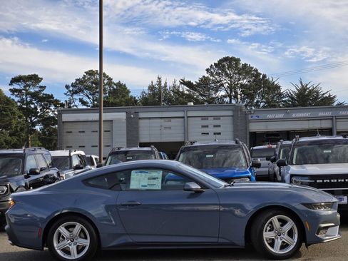 New 2026 Ford Mustang image 4