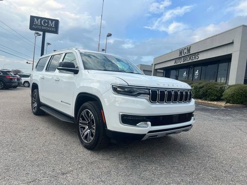 Used 2024 Jeep Wagoneer L Series II image 2