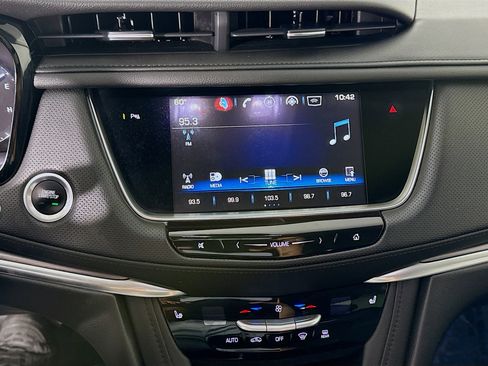 Used 2018 Cadillac XT5 Luxury image 18