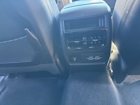 Used 2023 Jeep Grand Cherokee Altitude image 30