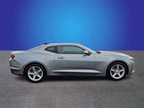 Used 2023 Chevrolet Camaro LT image 4