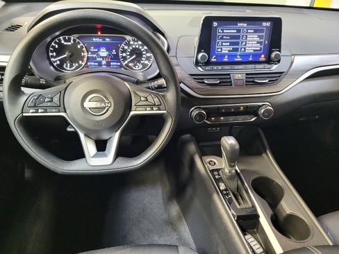 Used 2025 Nissan Altima 2.5 SV FWD image 22