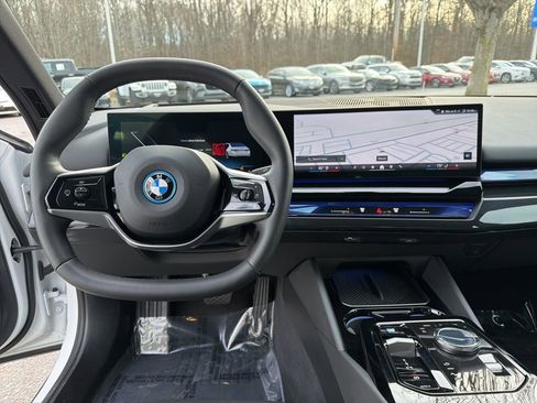 Used 2025 BMW i5 xDrive40 w/ Premium Package image 20