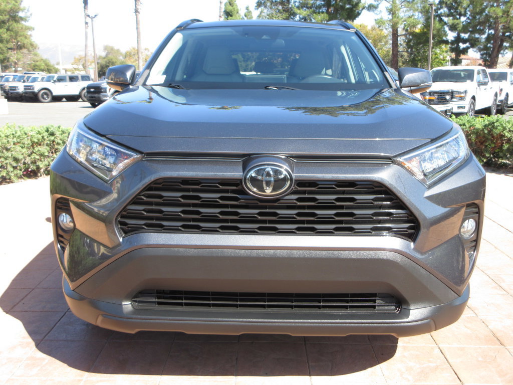 Used 2019 Toyota RAV4 XLE Premium w/ Cold Weather Package FWD image 8