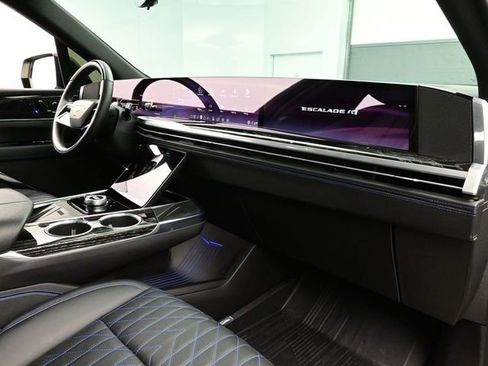 Used 2025 Cadillac Escalade IQ Sport 1 w/ Smart Trailering package image 19