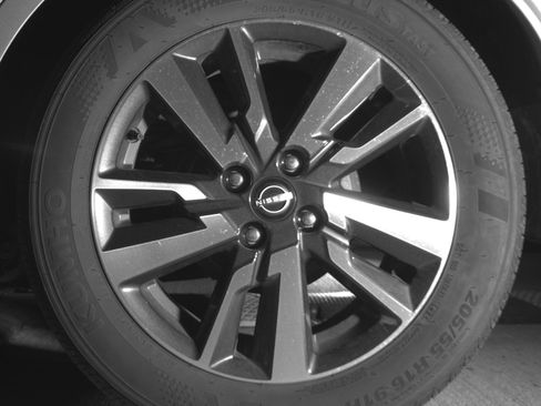 Used 2025 Nissan Versa SV image 14