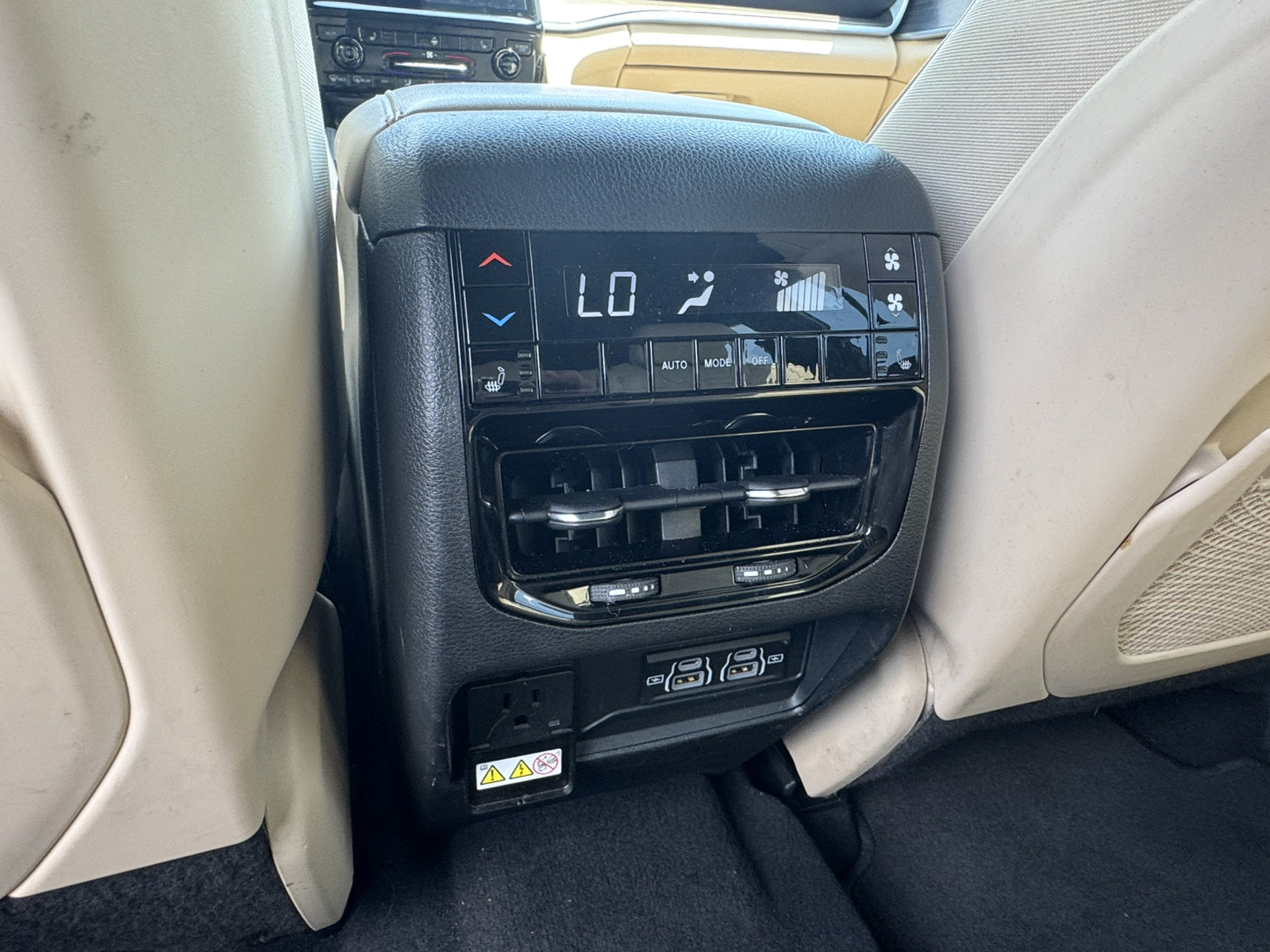 Used 2025 Jeep Grand Cherokee L Limited RWD image 26