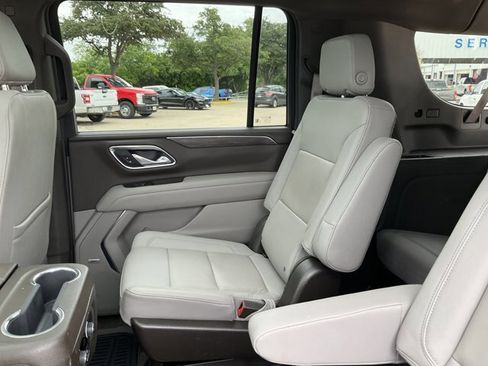 Used 2024 Chevrolet Suburban Z71 w/ Luxury Package AWD/4WD image 11