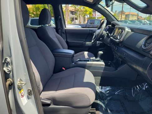 Used 2019 Toyota Tacoma TRD Off-Road w/ Technology Package AWD/4WD image 26