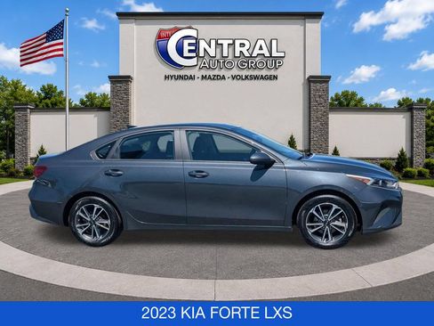 Used 2023 Kia Forte LXS FWD image 9