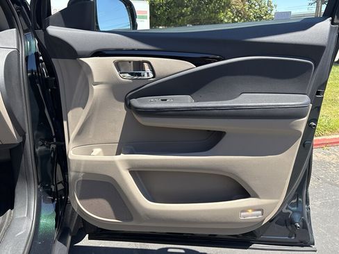 Used 2016 Honda Pilot Touring image 40