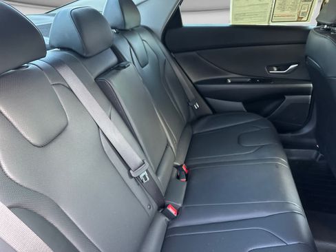Used 2025 Hyundai Elantra Limited FWD image 17
