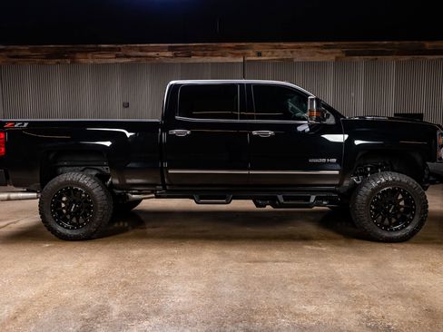 Used 2019 Chevrolet Silverado 2500 LTZ w/ Duramax Plus Package image 10