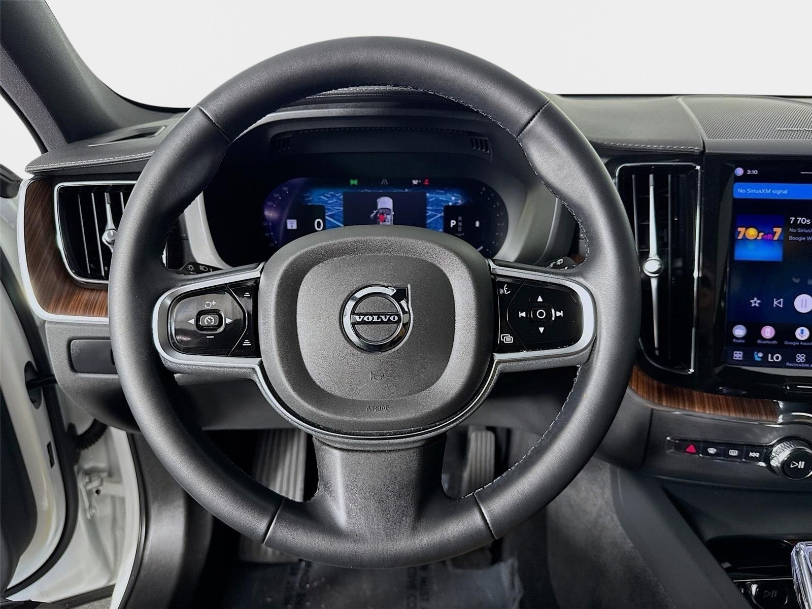 Used 2023 Volvo XC60 B6 Ultimate w/ Protection Package Premier AWD/4WD image 13