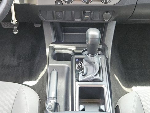 Used 2022 Toyota Tacoma SR w/ SR Convenience Package RWD image 19