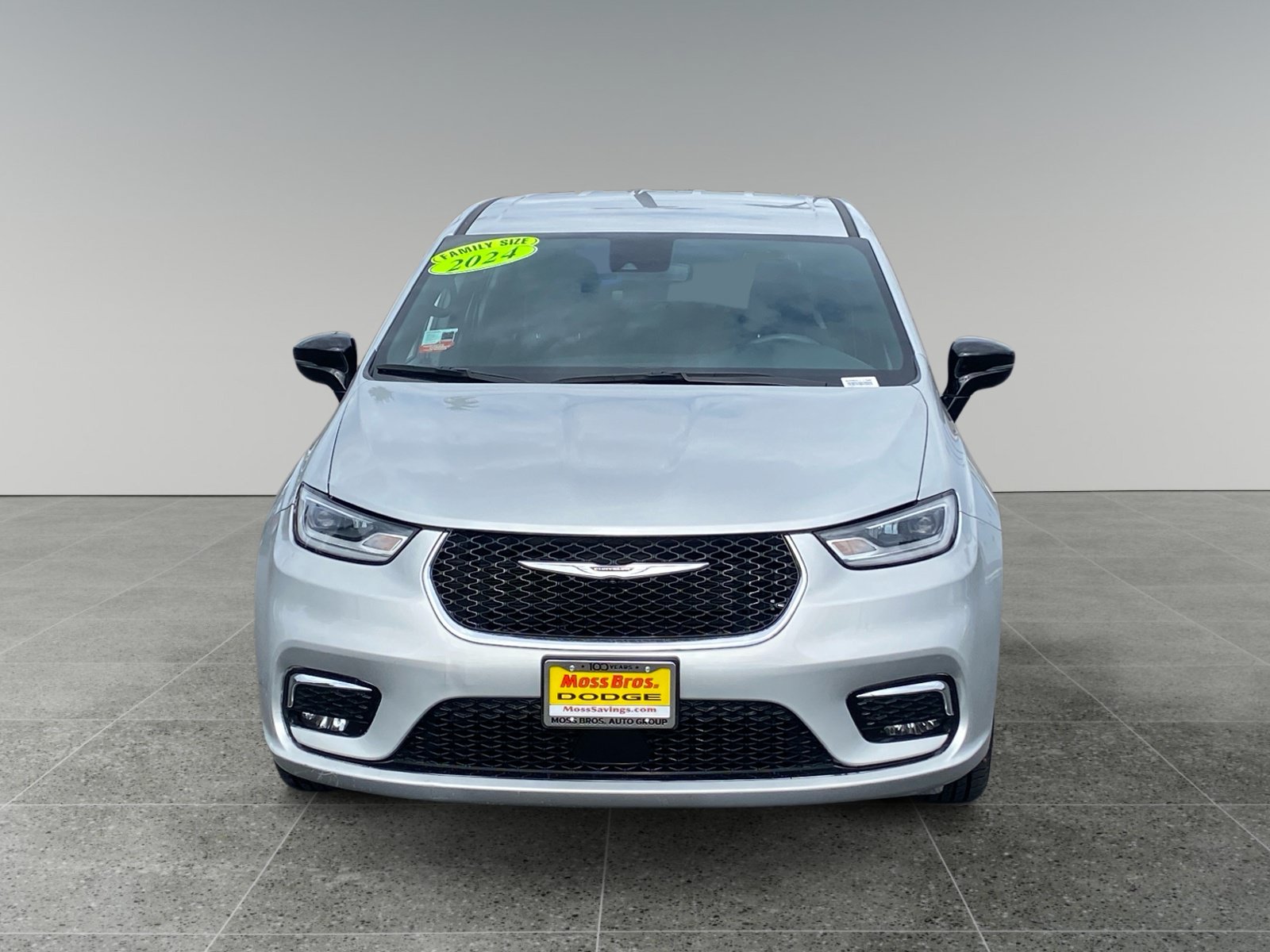 Used 2024 Chrysler Pacifica Touring FWD image 8