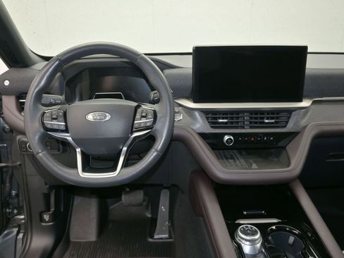 Used 2025 Ford Explorer Platinum w/ Ultimate Package image 16